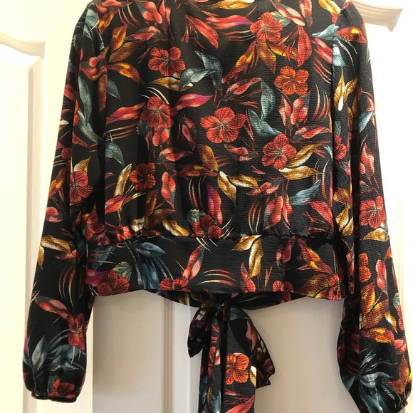 Floral wrap blouse with tie - Picture 2 of 3